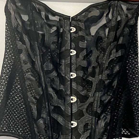 Black Mesh and Lace Corset - Picture 2 of 6